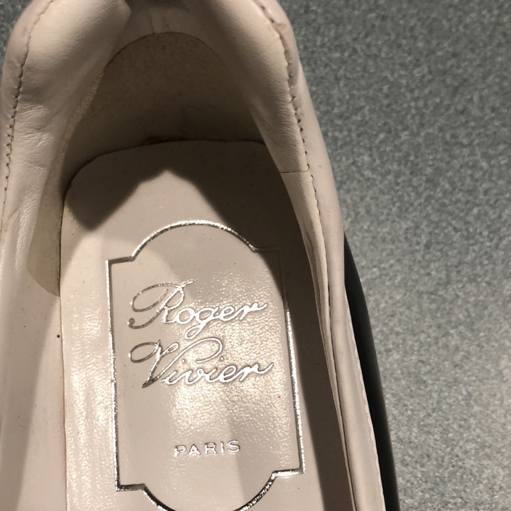 Roger Vivier Patent Leather with White Trim Flats - Picture 5 of 16